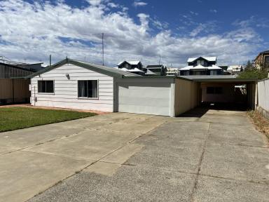 House For Sale - WA - Mandurah - 6210 - BEACHSIDE INVESTMENT OPPORTUNITY !!  (Image 2)