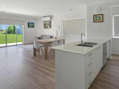 House For Sale - VIC - Bairnsdale - 3875 - NEAR NEW HOME ON GENEROUS QUARTER ACRE  (Image 2)