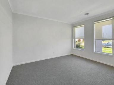 House For Sale - VIC - Bairnsdale - 3875 - MODERN 4 BEDROOM FAMILY HOME - SET AND FORGET INVESTMENT  (Image 2)