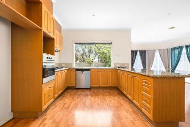 House For Lease - VIC - Seaford - 3198 - FAMILY  HOME | SECURE YARD | 3 LIVING AREAS  (Image 2)