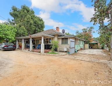 House For Sale - WA - Kewdale - 6105 - BIG FLAT GREEN TITLE  (Image 2)