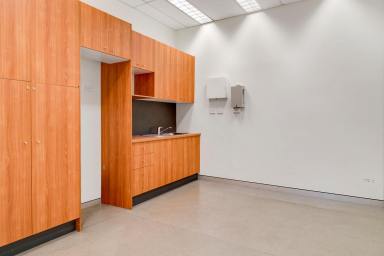 Retail For Lease - QLD - Newtown - 4350 - High Exposure 40 sqm. Retail/Office Space in Clifford Square  (Image 2)