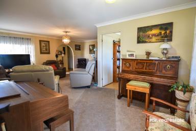 House For Sale - NSW - Inverell - 2360 - CLASSIC BRICK FAMILY HOME  (Image 2)