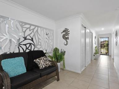 House For Sale - NSW - Old Bar - 2430 - BEAUTIFULLY MAINTAINED AND ROOM FOR THE CARAVAN  (Image 2)