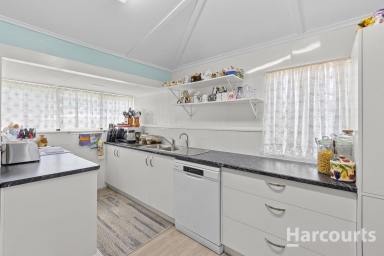 House For Sale - QLD - Biggenden - 4621 - RENOVATED & READY TO GO ON 1,012M² (Image 2)