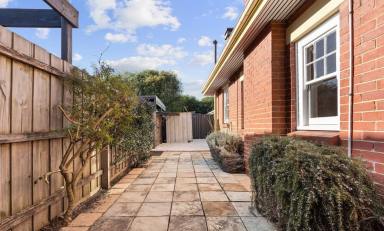 House For Lease - VIC - Mentone - 3194 - HOUSE SIZE TWO BEDROOM PROPERTY ON HALF A BLOCK  (Image 2)