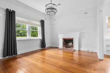 House Leased - VIC - Mentone - 3194 - HOUSE SIZE TWO BEDROOM PROPERTY ON HALF A BLOCK (Image 2)