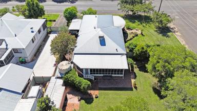 House For Sale - NSW - Narrabri - 2390 - CHARACTER-FILLED HOME IN A BLUE-CHIP LOCATION  (Image 2)