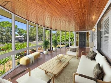 House For Sale - NSW - Narrabri - 2390 - CHARACTER-FILLED HOME IN A BLUE-CHIP LOCATION  (Image 2)