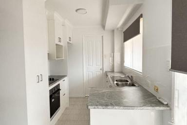 Unit For Lease - QLD - Clear Island Waters - 4226 - 3 BEDROOM TOWNHOUSE FOR RENT CLEAR ISLAND WATERS  (Image 2)