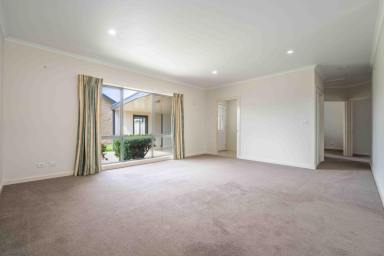 Unit For Sale - VIC - Heywood - 3304 - Perfect Modern Unit  (Image 2)