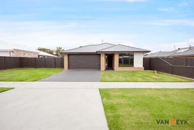 House For Sale - VIC - Lindenow - 3865 - Near New Home Set on a Roomy Block with  3 Bay Shed  (Image 2)