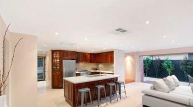 House For Lease - VIC - Berwick - 3806 - Great Family Home with 4 Bedrooms and Multiple Living areas  (Image 2)