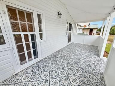 House For Sale - NSW - Leeton - 2705 - MAKING A STATEMENT  (Image 2)