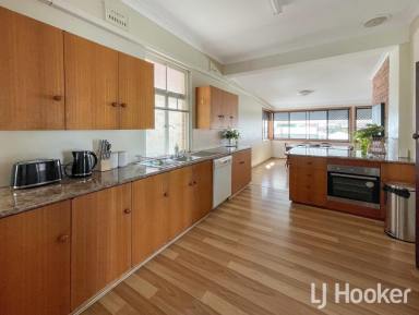 Apartment For Lease - NSW - Inverell - 2360 - Furnished Apartment in CBD  (Image 2)