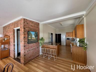 Apartment For Lease - NSW - Inverell - 2360 - Furnished Apartment in CBD  (Image 2)