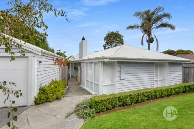 House For Sale - VIC - Balnarring - 3926 - Relaxed Family Living with Pool & Spa  (Image 2)