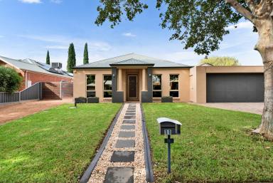 House For Sale - VIC - Mildura - 3500 - Effortless Living With Entertainer's Appeal (Image 2)