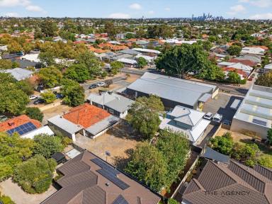 House For Sale - WA - Carlisle - 6101 - Elevated Development Opportunity  (Image 2)