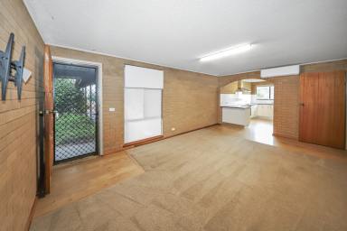 Unit For Sale - NSW - Tumut - 2720 - Centrally Located Renovated 2 Bedroom Unit (Image 2)