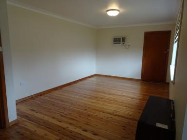 Unit For Lease - NSW - Albury - 2640 - Cozy living located near central Albury  (Image 2)