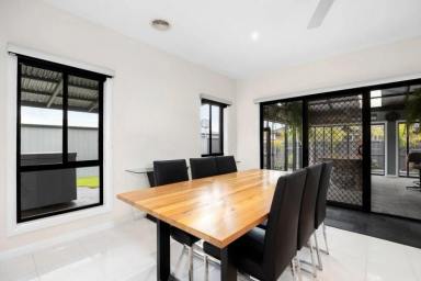 House For Sale - VIC - Moe - 3825 - Beautiful home in secure neighbourhood  (Image 2)