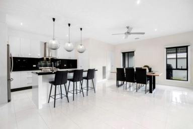 House For Sale - VIC - Moe - 3825 - Beautiful home in secure neighbourhood  (Image 2)