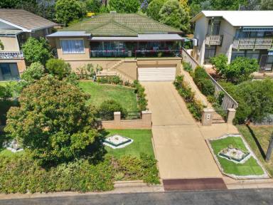 House For Sale - NSW - Cowra - 2794 - Space & Privacy in the heart of Cowra!  (Image 2)