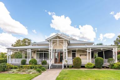 Acreage/Semi-rural For Sale - QLD - Thorndale - 4380 - STRATHKELAM HOMESTEAD & HIGHLAND CROFT COTTAGE (Image 2)