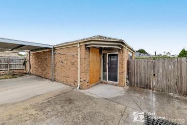 House For Sale - VIC - Cranbourne West - 3977 - OPPORTUNITY OFTEN KNOCKS JUST ONCE!  (Image 2)
