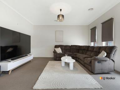 House For Sale - VIC - Echuca - 3564 - Spacious, Stylish & Perfectly Positioned – Your Ideal Townhouse Awaits  (Image 2)