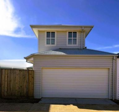 House For Lease - VIC - Eynesbury - 3338 - MODERN PEACEFUL LIVING CLOSER TO MELBOURNE CBD, MOVE IN READY!  (Image 2)