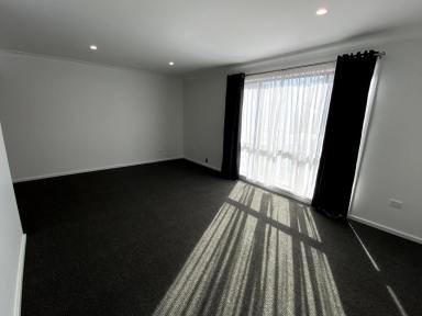 House Leased - NSW - Glenfield Park - 2650 - Spacious Family Home in Convenient Location  (Image 2)