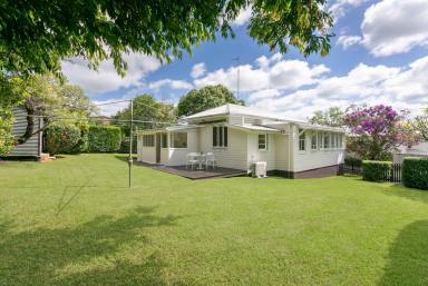 House For Sale - QLD - Cooroy - 4563 - Renovated Character Cottage in Town Cooroy  (Image 2)