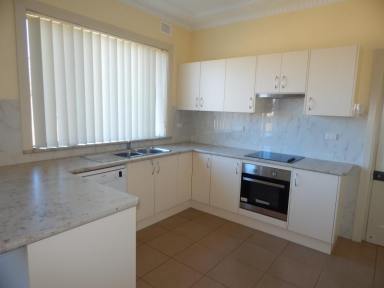 House For Lease - NSW - Glen Oak - 2320 - BEAUTIFULLY PRESENTED HOME (Image 2)