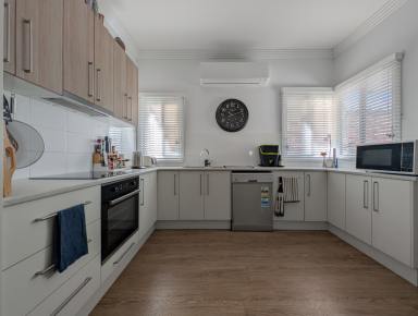 House For Sale - VIC - Kerang - 3579 - Flexible Family Home on 1200m² with Superb Outdoor Living  (Image 2)