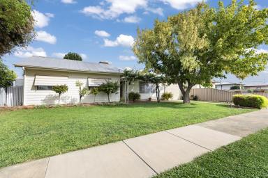 House For Sale - VIC - Rochester - 3561 - SPACIOUS FAMILY LIVING -VERY IMPRESSIVE HOME!  (Image 2)