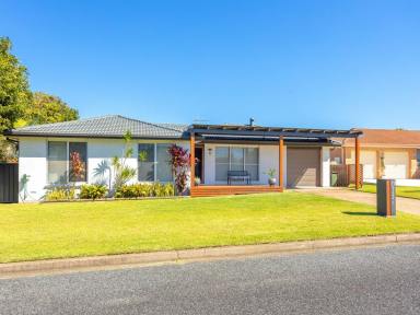 House For Sale - NSW - Old Bar - 2430 - REALISTIC PRICE, RENOVATED AND READY TO GO  (Image 2)