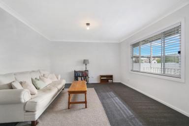 House For Lease - NSW - Culcairn - 2660 - BEAUTIFUL HOME IN CULCAIRN!  (Image 2)