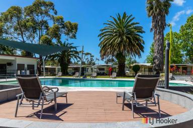 Unit For Sale - NSW - Tomakin - 2537 - Looking for your Happy Place? Over 55 Permanent Living - 365 days - Pet Friendly !  (Image 2)