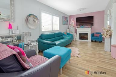 Unit For Sale - NSW - Tomakin - 2537 - Looking for your Happy Place? Over 55 Permanent Living - 365 days - Pet Friendly !  (Image 2)