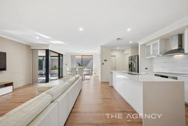 House For Sale - WA - Beeliar - 6164 - Modern Family Living with Space, Style & Seamless Comfort  (Image 2)