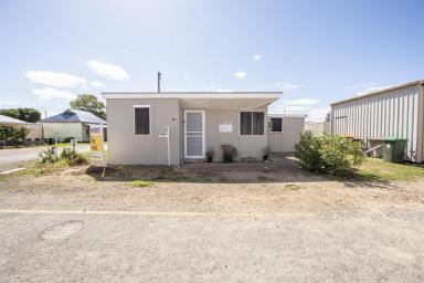 House For Sale - SA - Fisherman Bay - 5522 - 3-Bedroom Fisherman Bay Shack with Shed & Off-Street Parking  (Image 2)