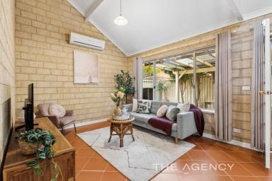 Townhouse For Sale - WA - Joondanna - 6060 - Lofty Living on Waterloo Street!  (Image 2)