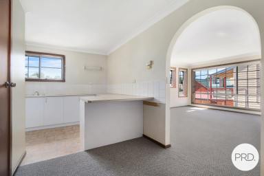 House For Lease - NSW - Albury - 2640 - SECOND STOREY UNIT LOCATED IN CENTRAL ALBURY  (Image 2)