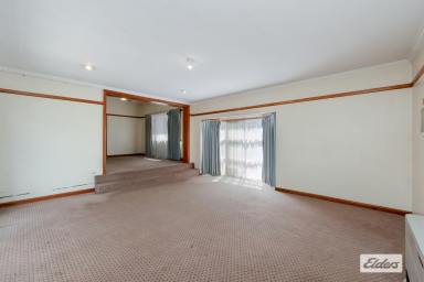 House For Lease - VIC - Golden Square - 3555 - Character and charm in a convenient setting  (Image 2)