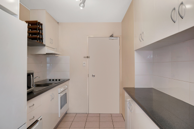 Unit Auction - QLD - Cairns North - 4870 - Loft Apartment in Prime Cairns North Location  (Image 2)