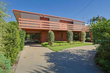 House For Sale - VIC - Mildura - 3500 - Riverfront Views, Big Home, & Awesome Location!  (Image 2)