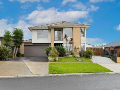 House For Sale - VIC - Eastwood - 3875 - ELEVATED FAMILY LIVING WITH STUNNING RIVER VIEWS IN PREMIER EASTWOOD LOCATION  (Image 2)