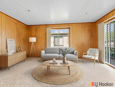 House For Sale - NSW - Sunshine Bay - 2536 - Permanent Over 55's Living - 2 Bedroom Villa Opposite Casey's Beach!  (Image 2)